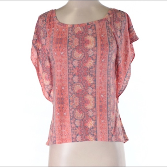 American Eagle Outfitters Tops - American Eagle outfitter coral print top short sleeve  size small SP